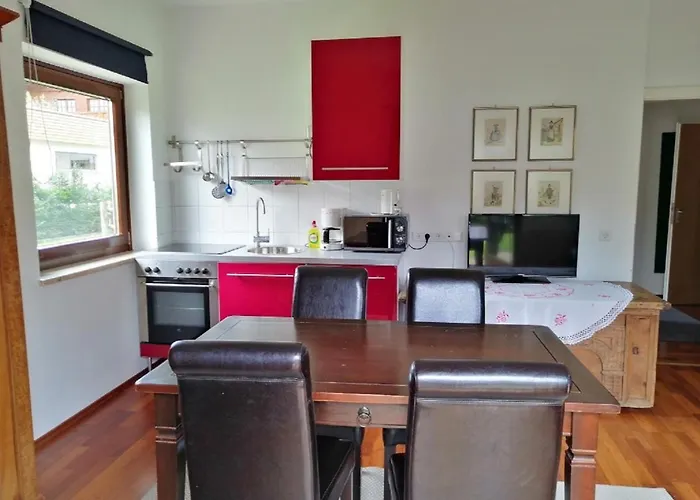 Sonniges Platzl Zur Ehrlichen Kuh